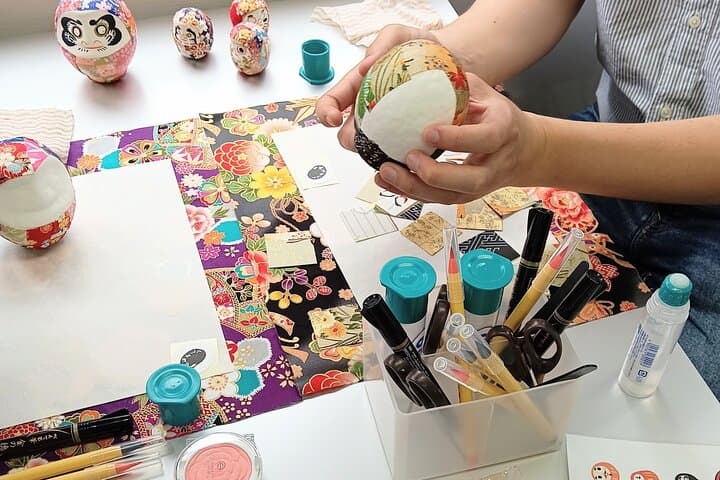Daruma Workshop by Making your Own Japanese Souvenir in Shinjuku — photo 7