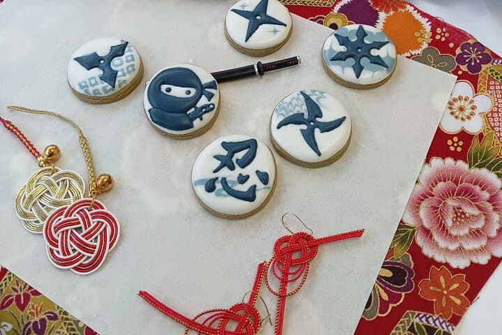 Daruma Workshop by Making your Own Japanese Souvenir in Shinjuku — photo 9