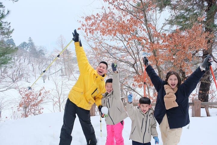 Snowshoe Experience in Akita Yuzawa Winter Park with an Akita Dog — photo 2