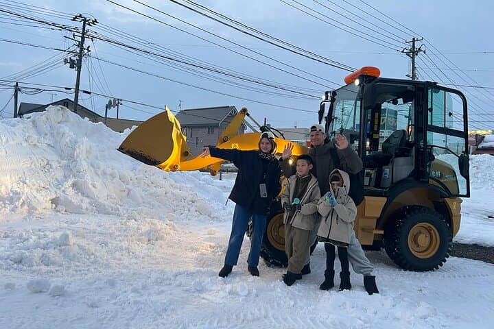 Snowshoe Experience in Akita Yuzawa Winter Park with an Akita Dog — photo 7