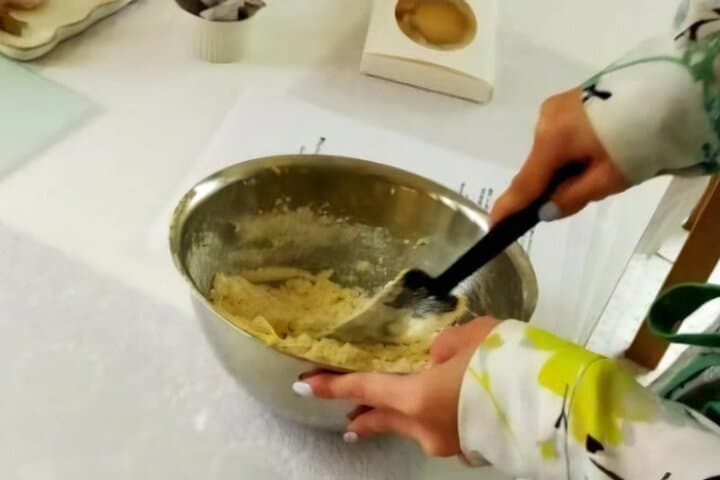 Real Flower Cake Cooking Experience in Nerima,Tokyo — photo 3