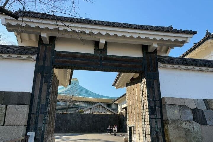 Tokyo Imperial Palace with Kagurazaka Alley Tour — photo 19