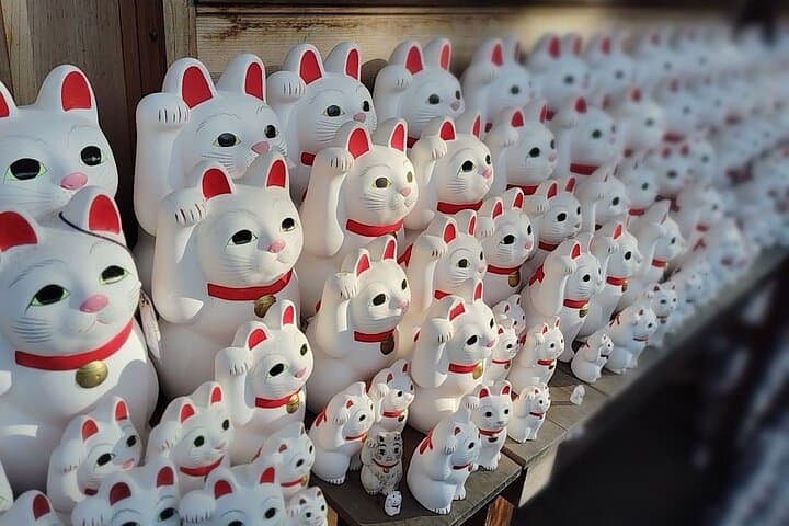 Gotokuji Temple Walking Tour with Numerous Cat Statues — photo 15