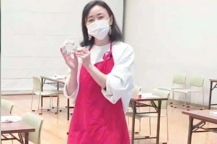 Cooking experience to squeeze “sakura” with icing cream in Tokyo — photo 3
