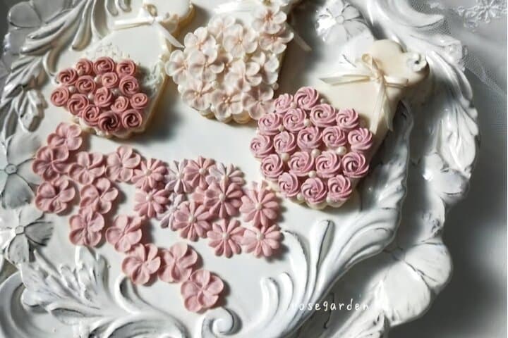 Cooking experience to squeeze “sakura” with icing cream in Tokyo — photo 1
