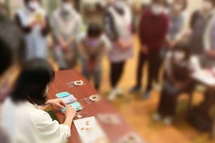 Cooking experience to squeeze “sakura” with icing cream in Tokyo — photo 7