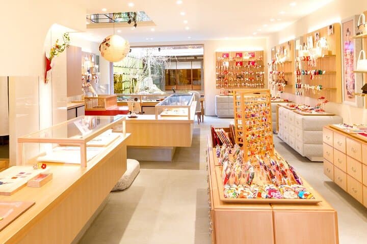 Traditional Japanese Kanzashi Making Experience in Kyoto — photo 2