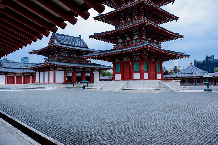 Customizable Osaka Historical Full Day Walking Tour — photo 5
