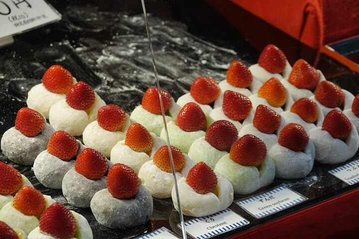 Osaka: Kuromon, Sennichimae & Dotonbori Food Tour with Wagyu — photo 11