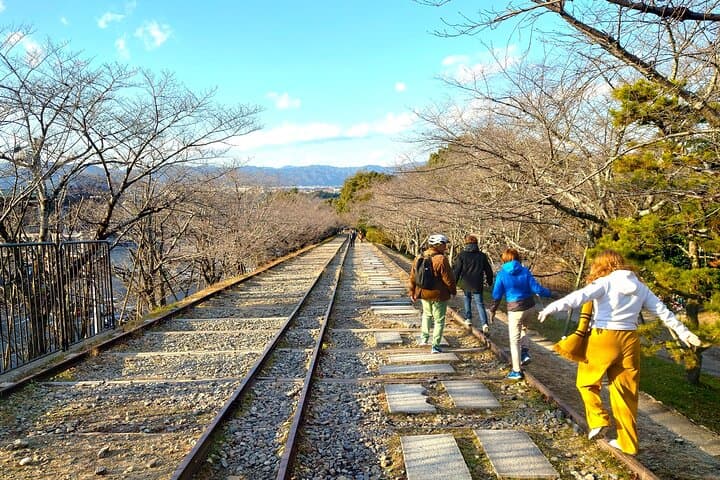 Kyoto: Higashiyama Slow Cycling Tour along the quiet waterfront — photo 4