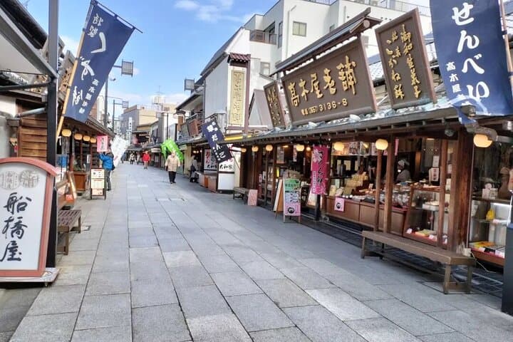Tokyo Shibamata Retro Bike Tour with Lunch & Coffee — photo 4