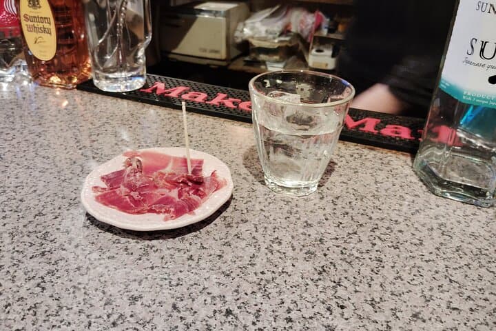 Shinjuku Bar Hopping Tour – Kabukicho & Golden Gai Experience — photo 9