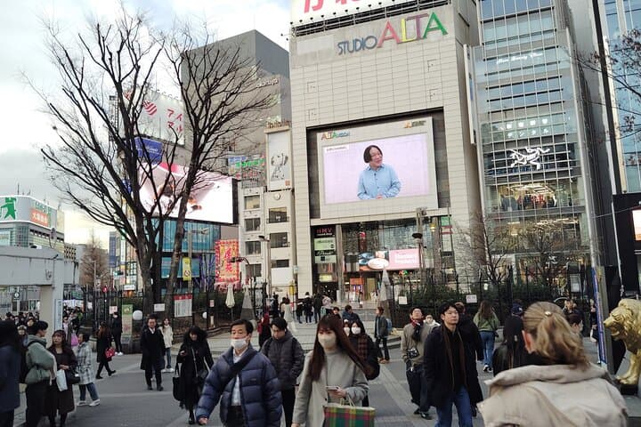 Shinjuku Bar Hopping Tour – Kabukicho & Golden Gai Experience — photo 11