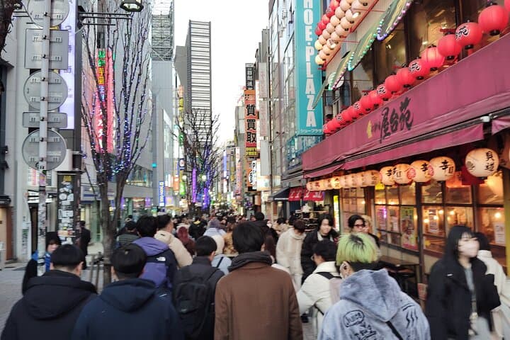 Shinjuku Bar Hopping Tour – Kabukicho & Golden Gai Experience — photo 8