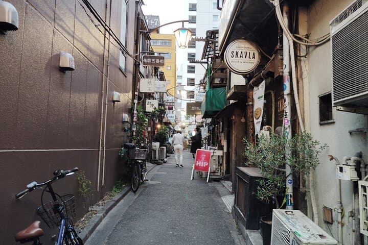 Shinjuku Bar Hopping Tour – Kabukicho & Golden Gai Experience — photo 13