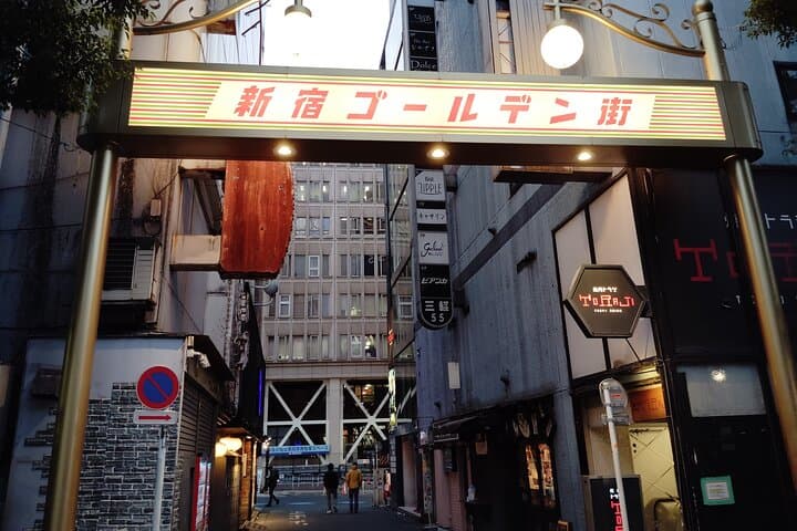 Shinjuku Bar Hopping Tour – Kabukicho & Golden Gai Experience — photo 14