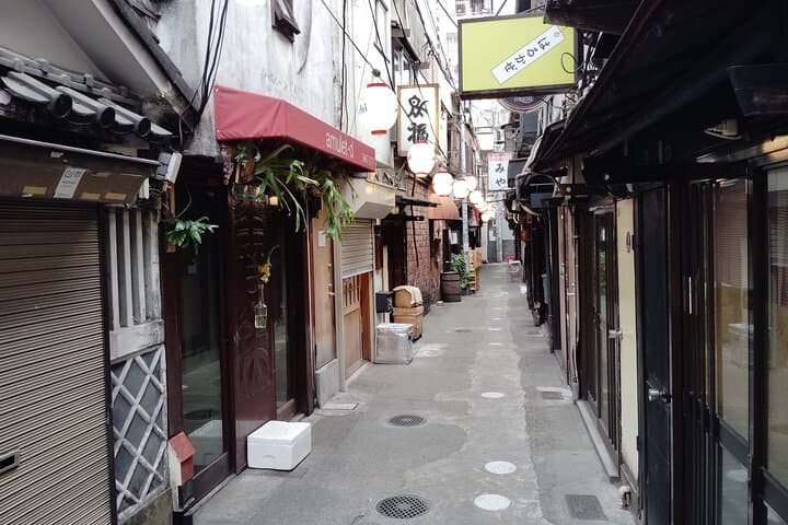 Tokyo: Shibuya Bar Hopping – Retro, Neon & Hidden Gems — photo 6