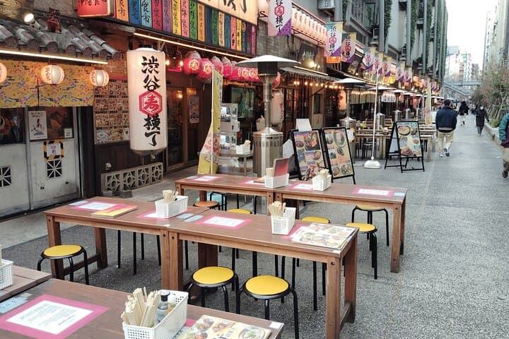 Tokyo: Shibuya Bar Hopping – Retro, Neon & Hidden Gems — photo 4