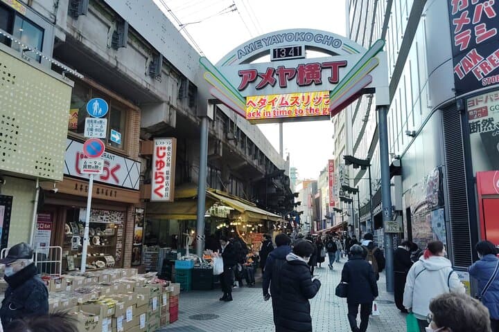 Tokyo: Ueno Retro Night Guided Tour of Ameyoko Bars — photo 8
