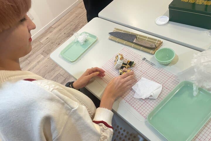 Experience Calligraphy and Decorative Sushi Roll in Tokyo — photo 9