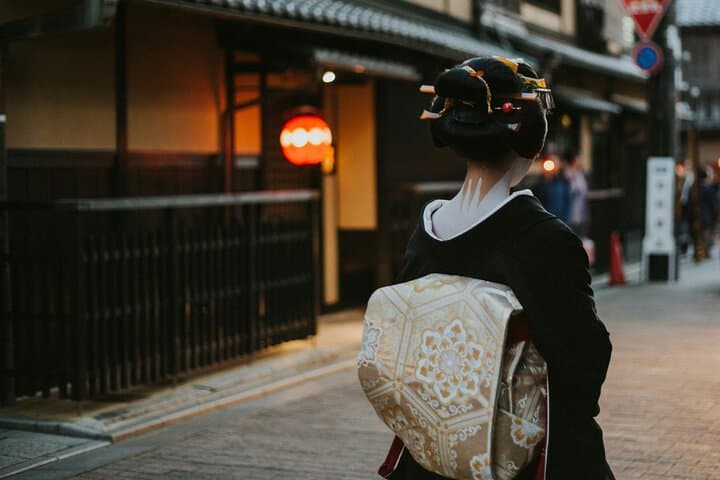 Kyoto Gion Early Morning Walking Tour — photo 3