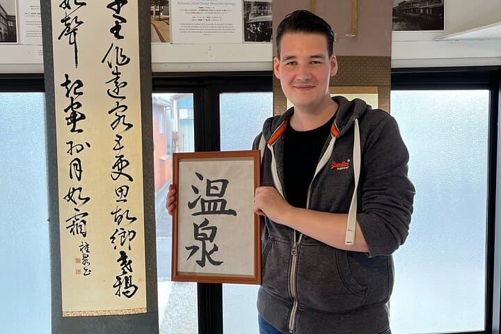 Calligraphy Class for Beginners in a Century-old Japanese House — photo 16