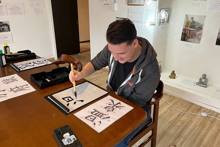 Calligraphy Class for Beginners in a Century-old Japanese House — photo 17
