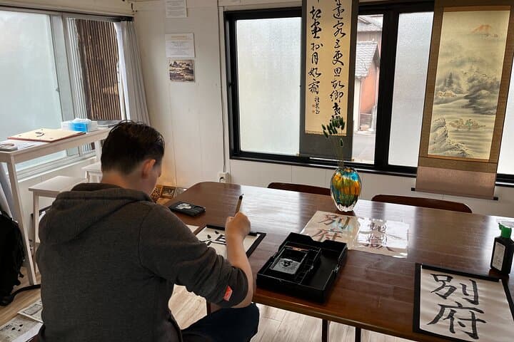 Calligraphy Class for Beginners in a Century-old Japanese House — photo 19