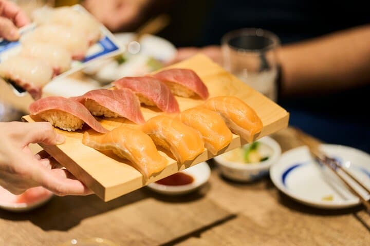 Osaka: Guided Food Tour with 12 Dishes at 4 Local Eateries — photo 16