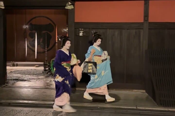 Kyoto: Gion Magical Night Walking Tour — photo 3