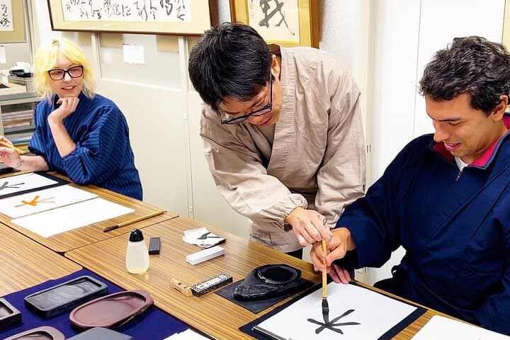 Tokyo: Calligraphy Workshop & Original T-Shirt Creation — photo 5