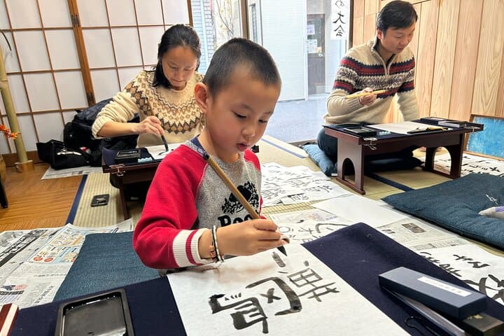 Tokyo: Calligraphy Workshop & Original T-Shirt Creation — photo 6