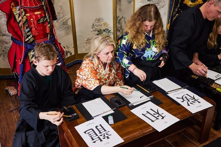 Learning Zen of Japanese Calligraphy in kimono near Osaka Castle — photo 3