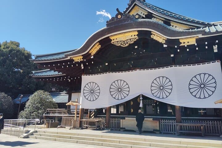 Tokyo War History Tour: Yasukuni Shrine & War Museum — photo 1