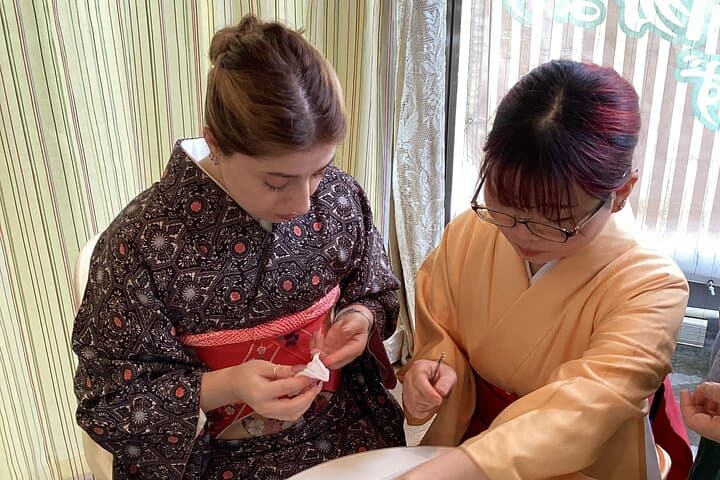 Authentic Kimono & hair styling by pro stylists + Japanese crafts — photo 2