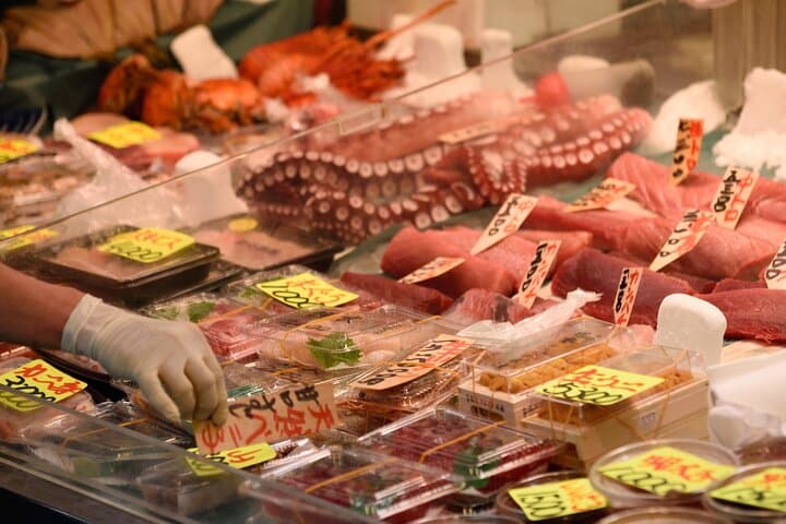 Tokyo | Tsukiji(築地)Fish Market Food Walking & Shrine Visit Tour — photo 8