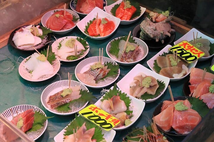 Tokyo | Tsukiji(築地)Fish Market Food Walking & Shrine Visit Tour — photo 4