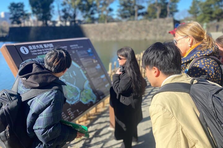 Tokyo Imperial Palace with Kagurazaka Alley Tour — photo 9