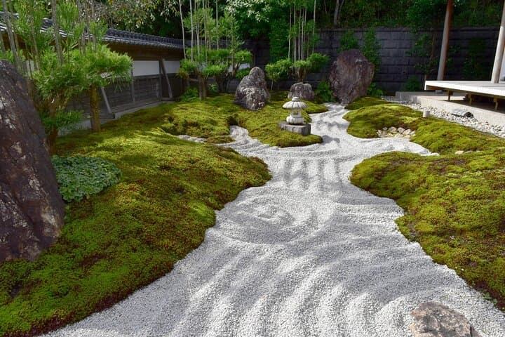 Sacred Giants and Hidden Caves: A Kamakura Journey Through Time — photo 11