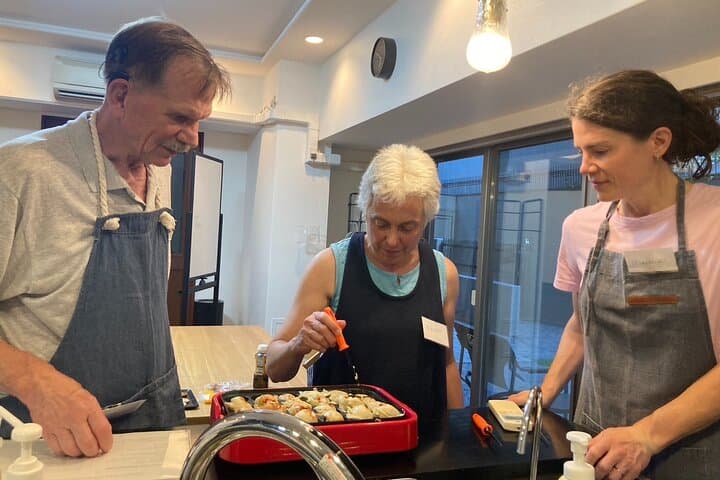 1 hour Takoyaki and Okonomiyaki cooking class in Kyoto — photo 2