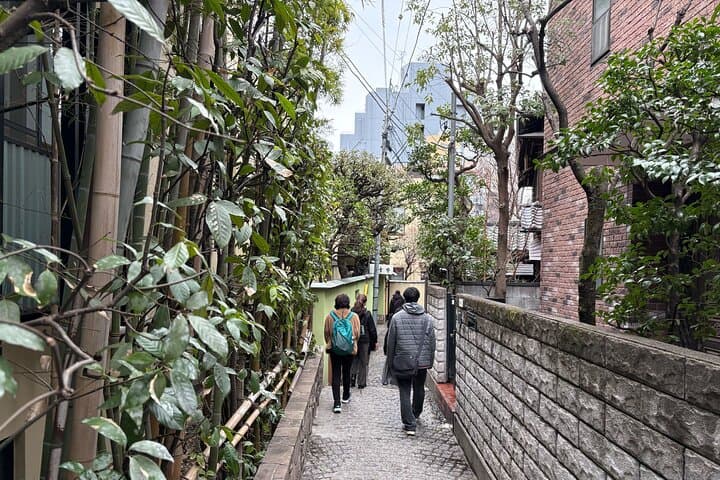 Tokyo Imperial Palace with Kagurazaka Alley Tour — photo 12