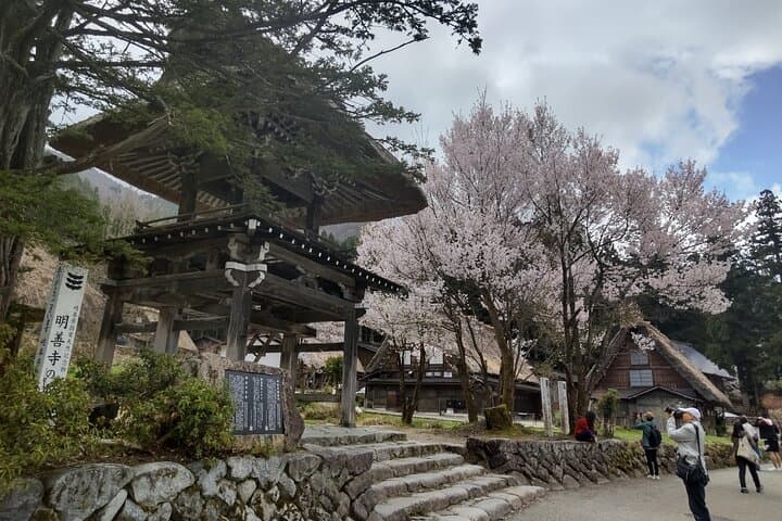 [One-day bus tour departing from Kanazawa Station] Shirakawa-go and Gokayama - Two World Heritage Villages Enjoyable Bus Tour — photo 9