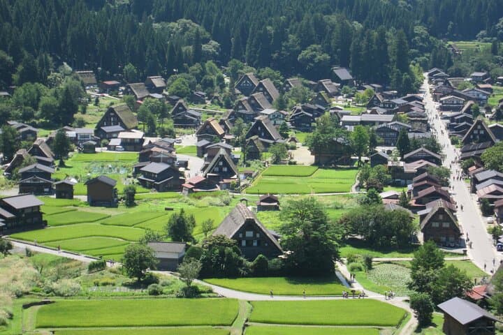 [One-day bus tour departing from Kanazawa Station] Shirakawa-go and Gokayama - Two World Heritage Villages Enjoyable Bus Tour — photo 2