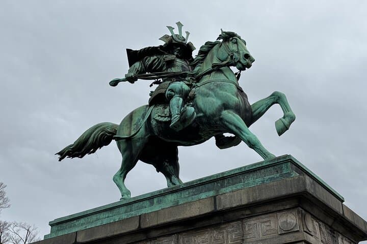 Imperial Palace and East Gardens Private Walking Tour in Tokyo — photo 2