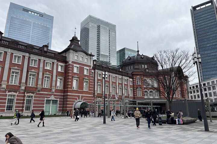 Imperial Palace and East Gardens Private Walking Tour in Tokyo — photo 9