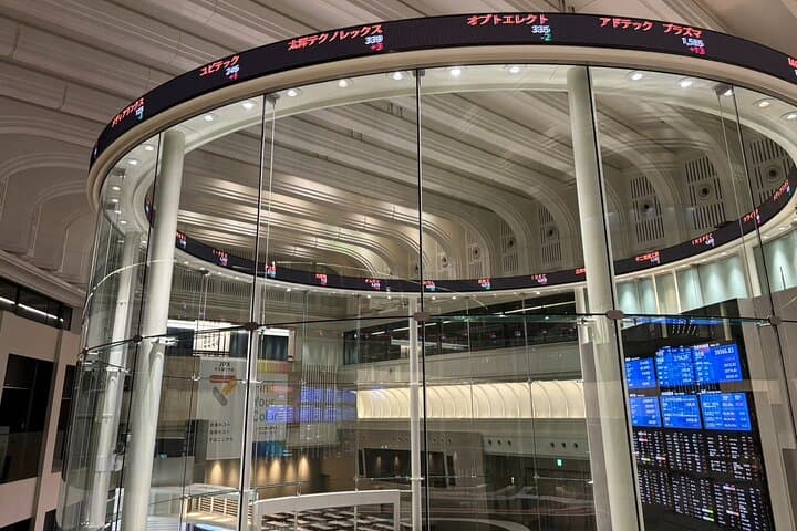 Tokyo Stock Exchange & Kabutocho Financial District Walking Tour — photo 1