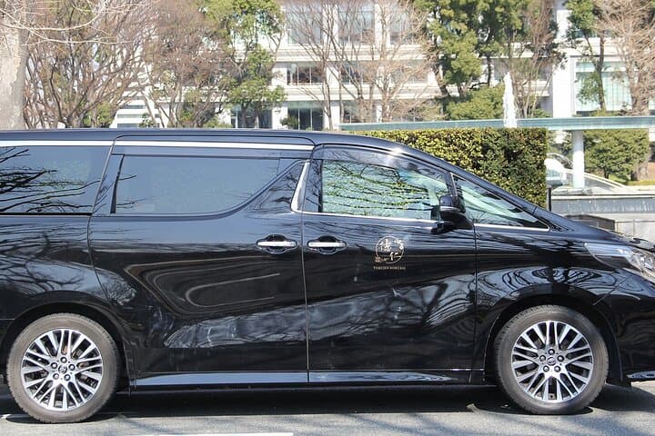 Narita Airport(NRT): Private Transfer to Tokyo 1-9 pax — photo 4