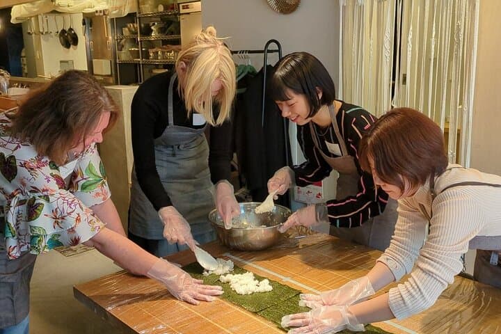 Giant Sushi Cooking Class: Make a 1.5m Sushi Roll in Tokyo — photo 3