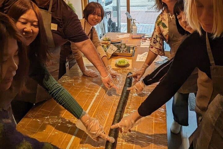 Giant Sushi Cooking Class: Make a 1.5m Sushi Roll in Tokyo — photo 5