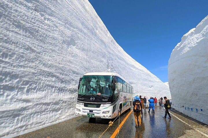 2Day Tateyama Kurobe Route Shirakawago, Hida-Takayama from Nagoya — photo 2